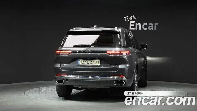 Jeep Grand Cherokee 2023 — Фото 4/20