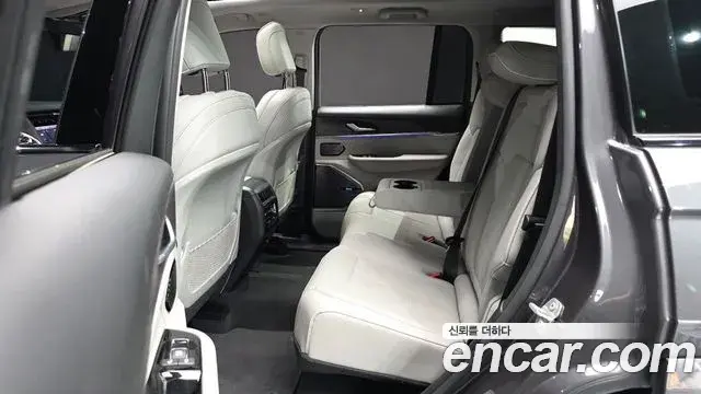 Jeep Grand Cherokee 2023 — Фото 11/20