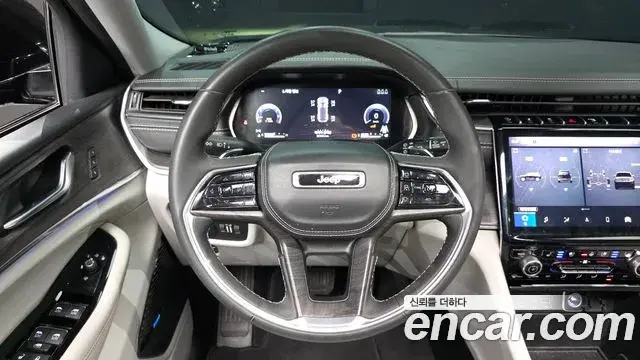 Jeep Grand Cherokee 2023 — Фото 12/20