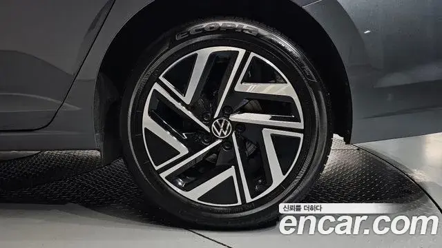 Volkswagen Jetta 2023 — Şəkil 32/35
