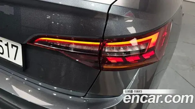 Volkswagen Jetta 2023 — Şəkil 23/35