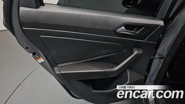Volkswagen Jetta 2023 — Şəkil 17/35