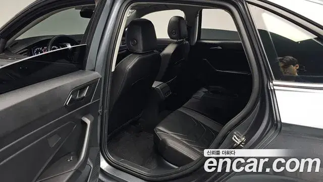 Volkswagen Jetta 2023 — Şəkil 31/35