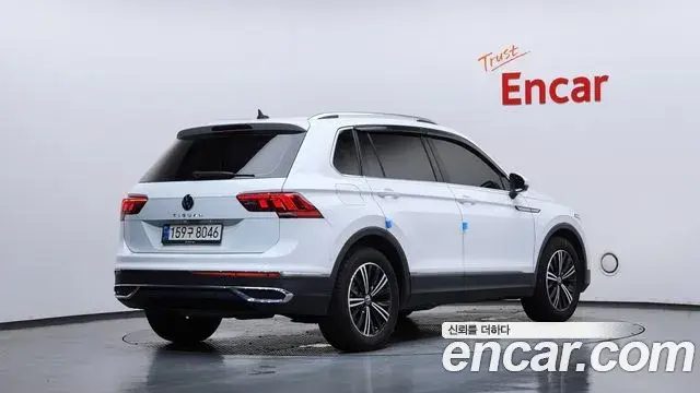 Volkswagen Tiguan 2022 — ფოტო 9/32