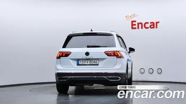 Volkswagen Tiguan 2022 — ფოტო 23/32