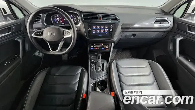 Volkswagen Tiguan 2022 — ფოტო 18/32