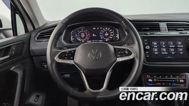 Volkswagen Tiguan 2022 — ფოტო 4/32