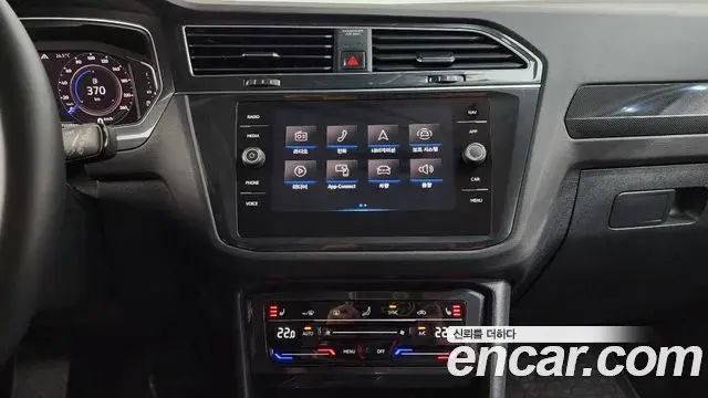 Volkswagen Tiguan 2022 — ფოტო 12/32