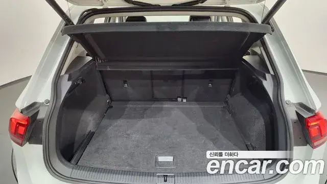 Volkswagen Tiguan 2022 — ფოტო 7/32