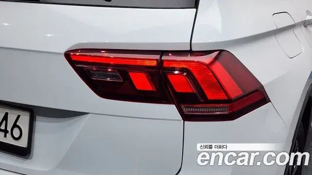 Volkswagen Tiguan 2022 — ფოტო 20/32