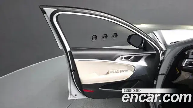 Genesis G70 2019 — ფოტო 13/41