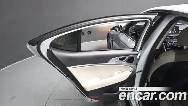 Genesis G70 2019 — ფოტო 38/41