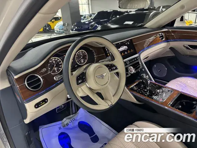 Bentley Flying Spur 2021 — ფოტო 8/19