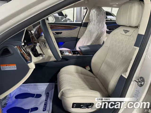Bentley Flying Spur 2021 — ფოტო 4/19