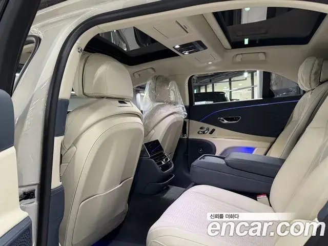 Bentley Flying Spur 2021 — ფოტო 18/19