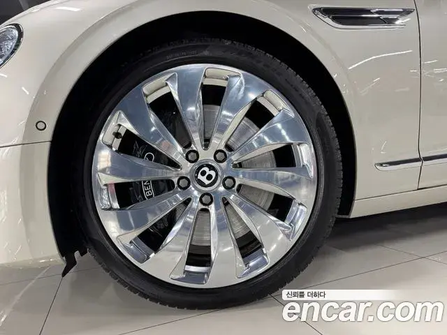 Bentley Flying Spur 2021 — ფოტო 19/19