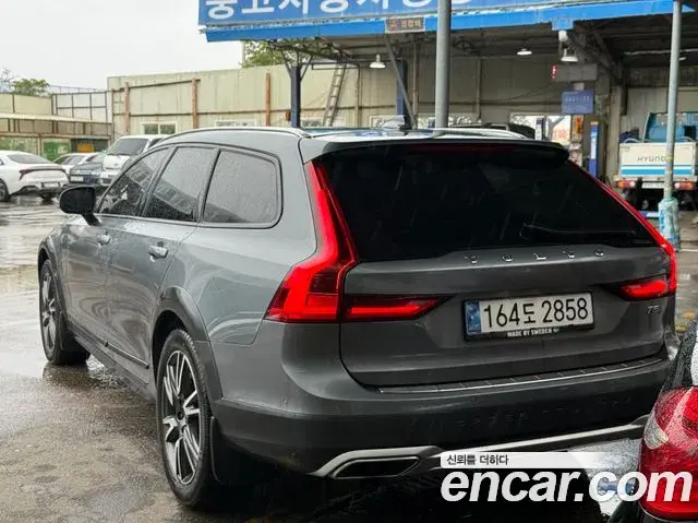 Volvo V90 Cross Country 2020 — Şəkil 10/17