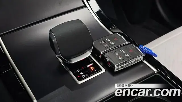 Land Rover Range Rover Velar 2026 — Photo 8/20