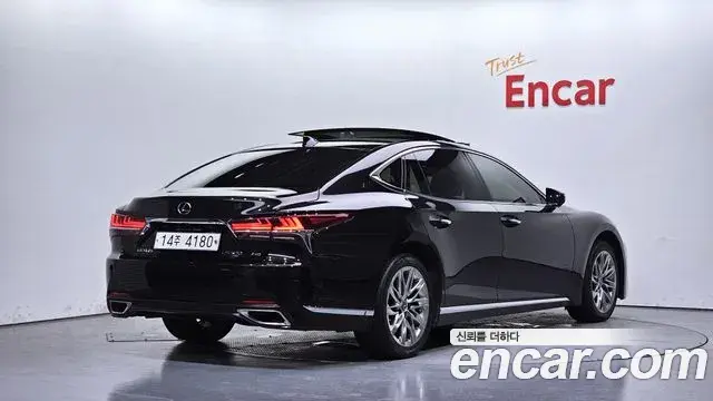 Lexus LS500 2018 — ფოტო 28/30