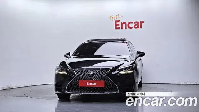 Lexus LS500 2018 — ფოტო 29/30