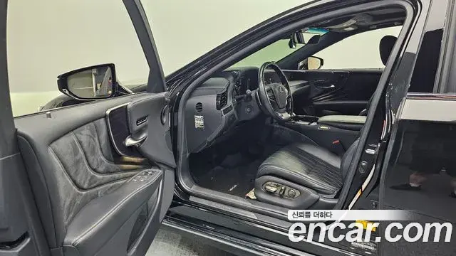 Lexus LS500 2018 — ფოტო 17/30