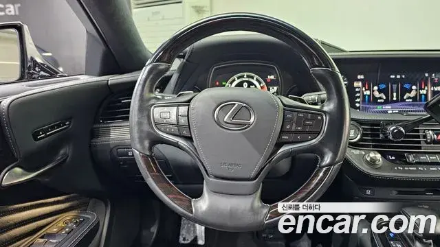 Lexus LS500 2018 — ფოტო 12/30