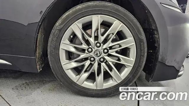 Lexus LS500 2018 — ფოტო 4/30