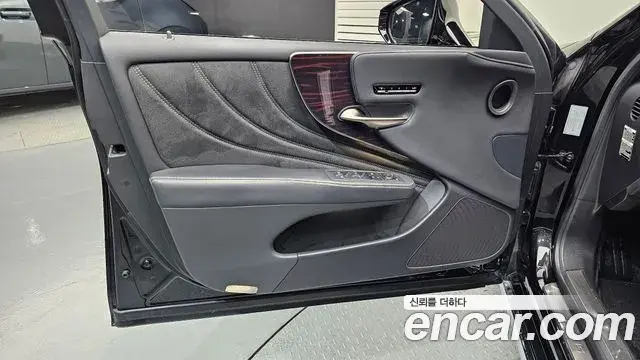 Lexus LS500 2018 — ფოტო 25/30