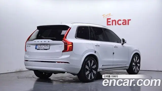 Volvo XC90 2024 — Photo 28/30