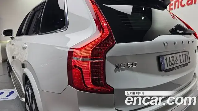 Volvo XC90 2024 — Photo 21/30