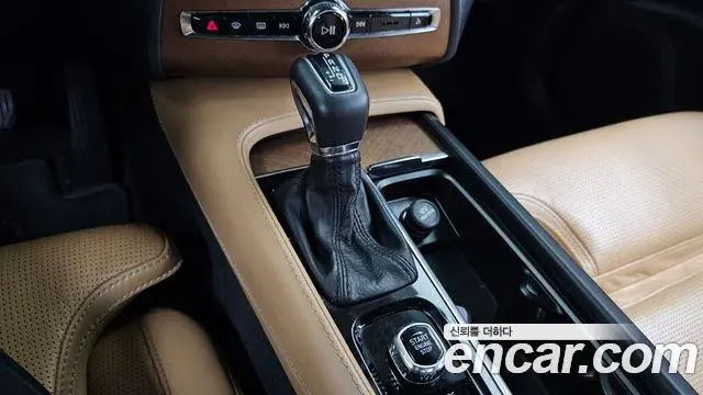 Volvo XC90 2019 — Фото 9/20