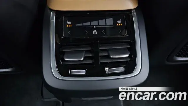 Volvo XC90 2019 — Фото 18/20