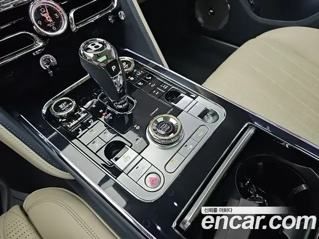 Bentley Flying Spur 2021 — ფოტო 1/10