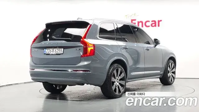 Volvo XC90 2023 — Photo 2/20