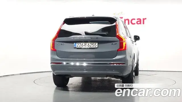 Volvo XC90 2023 — Photo 4/20