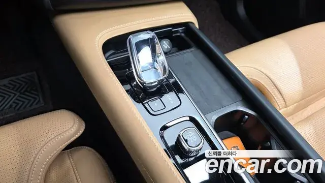 Volvo XC90 2023 — Photo 9/20