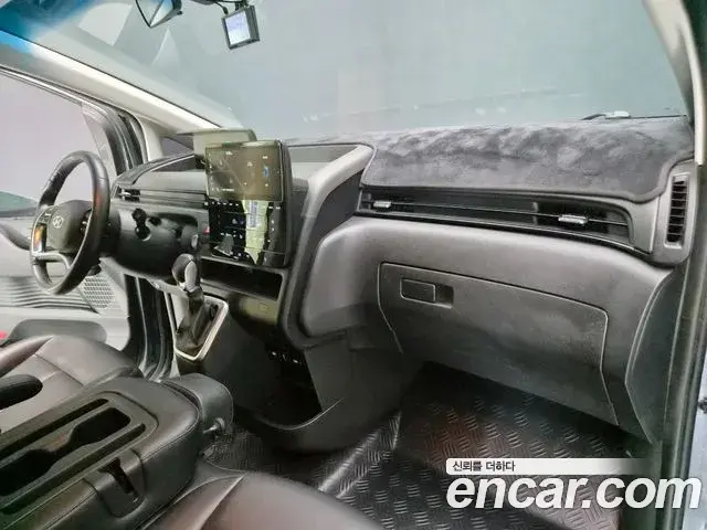 Hyundai Staria 2022 — Фото 5/20