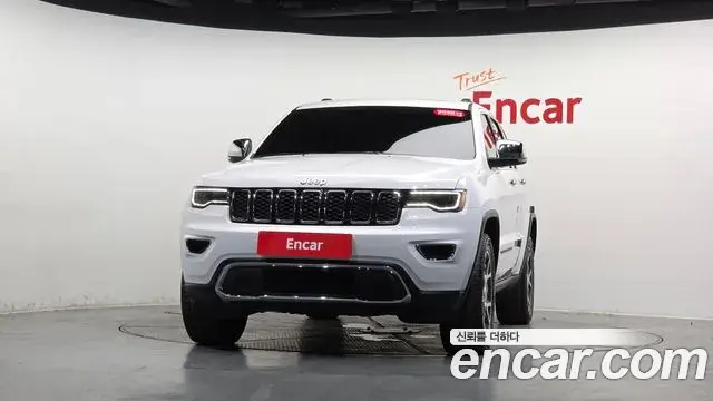 Jeep Grand Cherokee 2019 — Şəkil 23/35