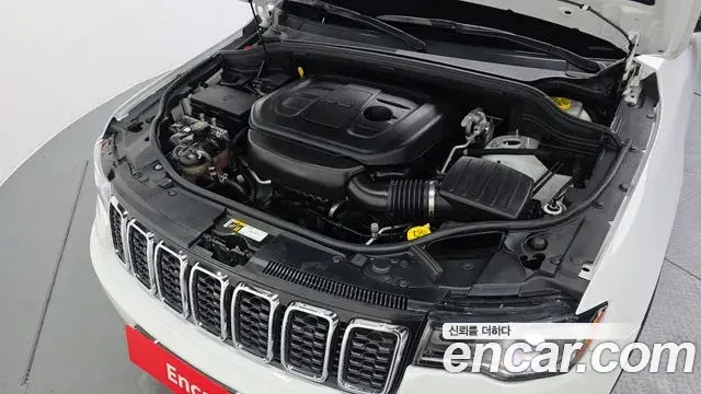 Jeep Grand Cherokee 2019 — Şəkil 32/35