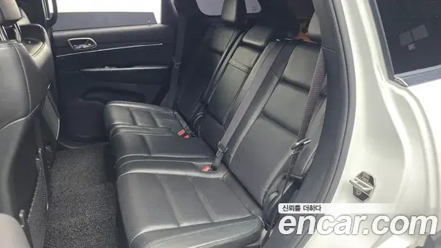 Jeep Grand Cherokee 2019 — Şəkil 31/35