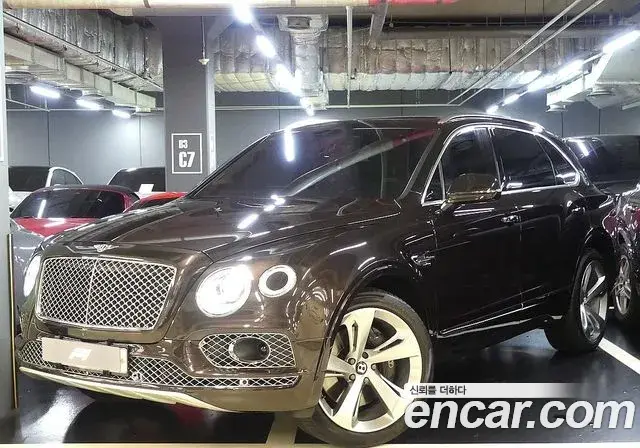 Bentley Bentayga 2018 — ფოტო 4/20