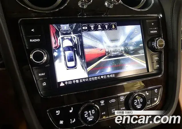 Bentley Bentayga 2018 — ფოტო 11/20