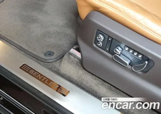 Bentley Bentayga 2018 — ფოტო 7/20