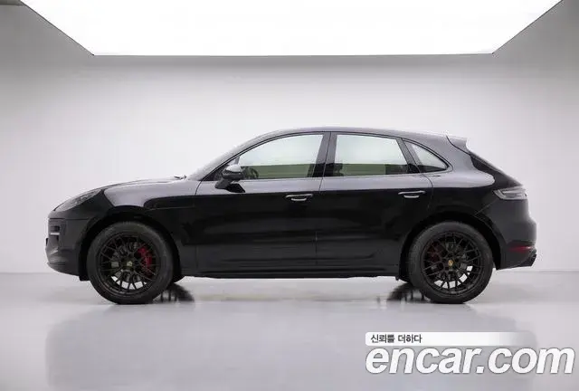 Porsche Macan 2020 — Фото 20/20
