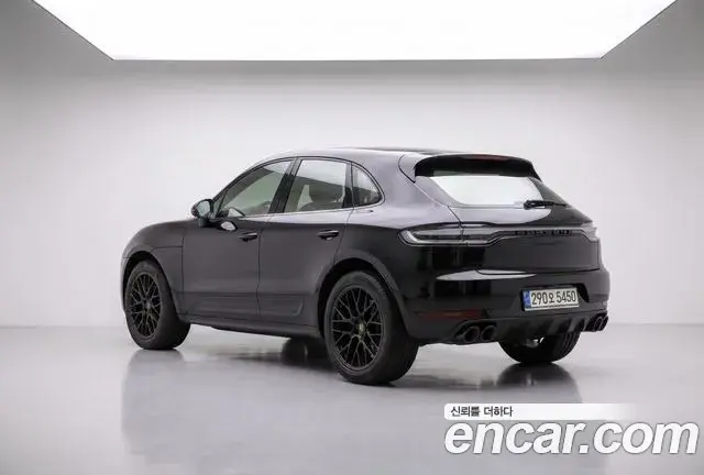 Porsche Macan 2020 — Фото 9/20