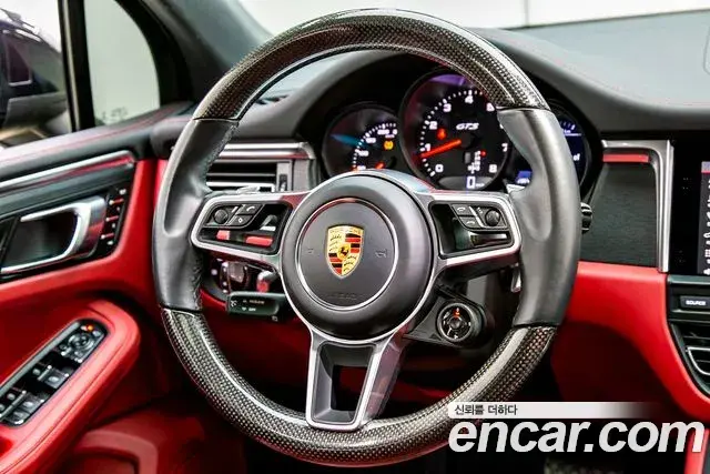Porsche Macan 2020 — Фото 8/20