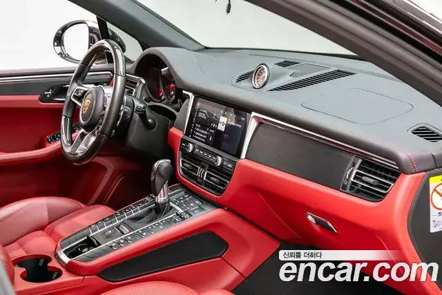 Porsche Macan 2020 — Фото 12/20