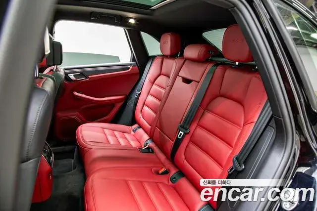 Porsche Macan 2020 — Фото 14/20
