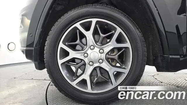Jeep Grand Cherokee 2019 — Şəkil 15/20
