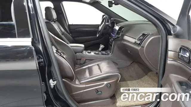 Jeep Grand Cherokee 2019 — Şəkil 8/20